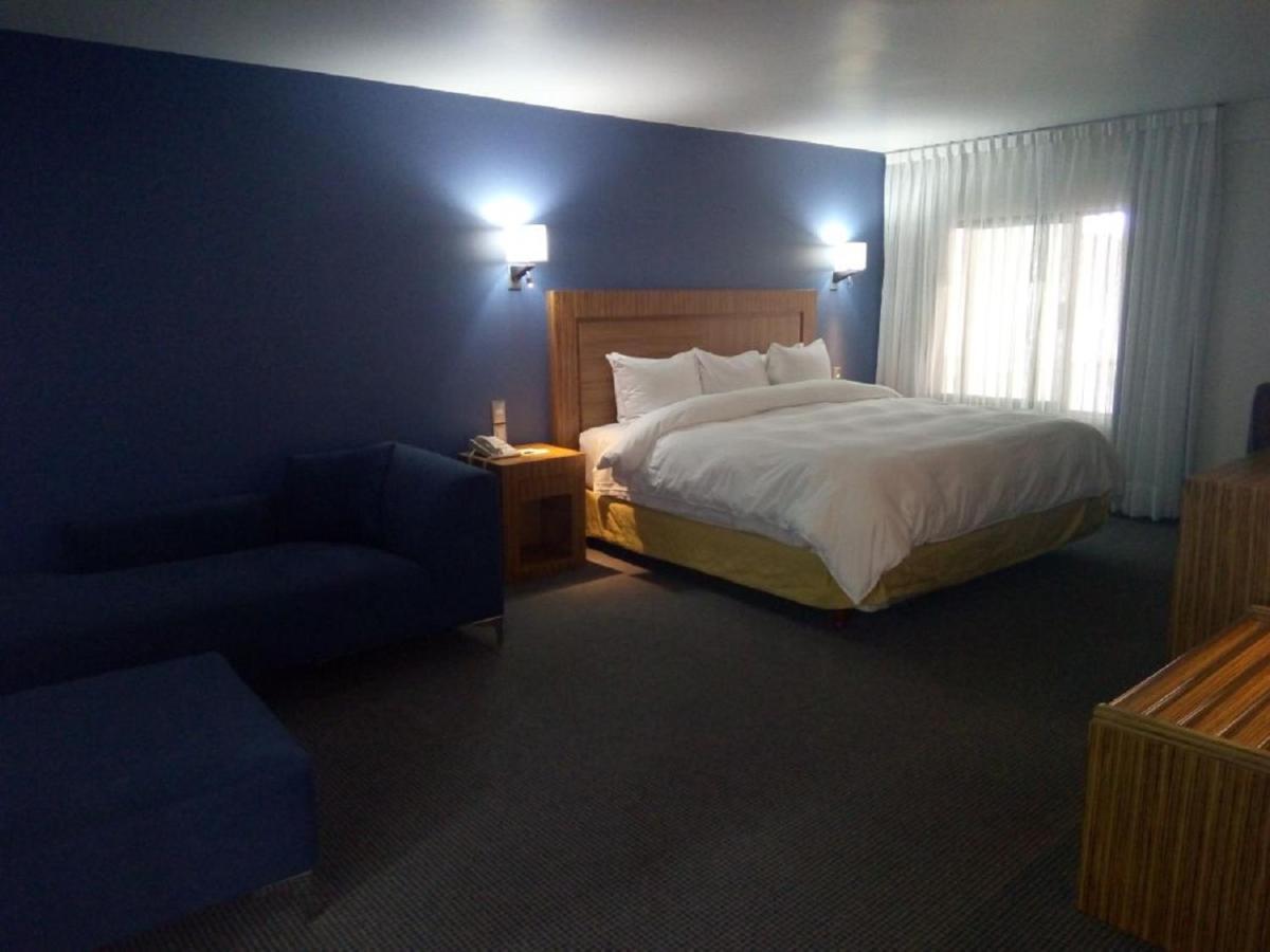 Radisson Hotel & Convention Center Толука Екстер'єр фото